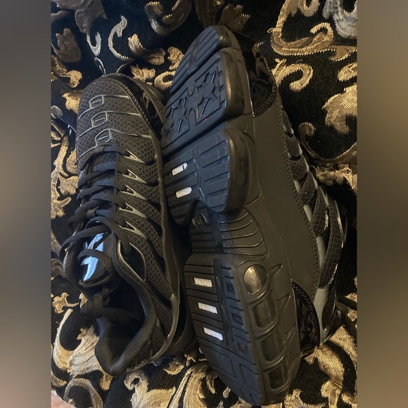 Size 7, all black steel toes, Unisex - Picture 3 of 4